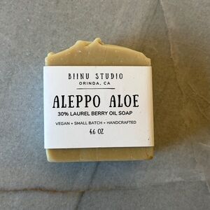 Aleppo Aloe Laurel Berry Oil Soap with Sisal Soap Saver